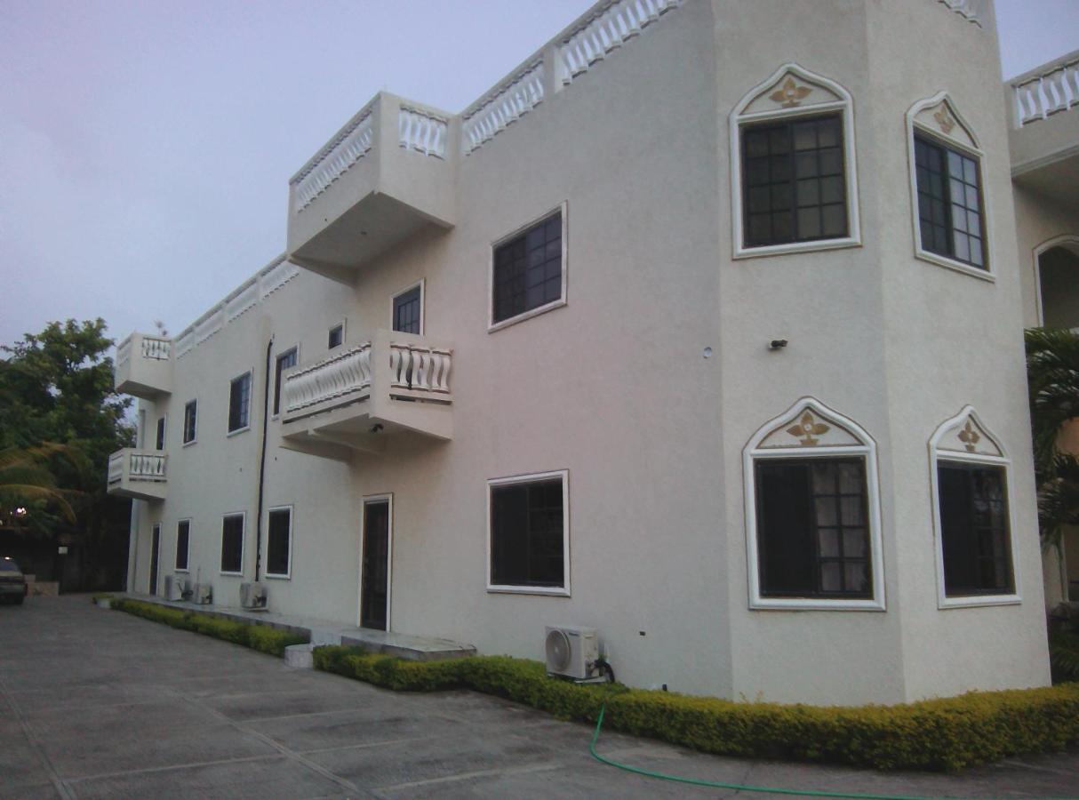 Little Savoy Guest House Runaway Bay Luaran gambar