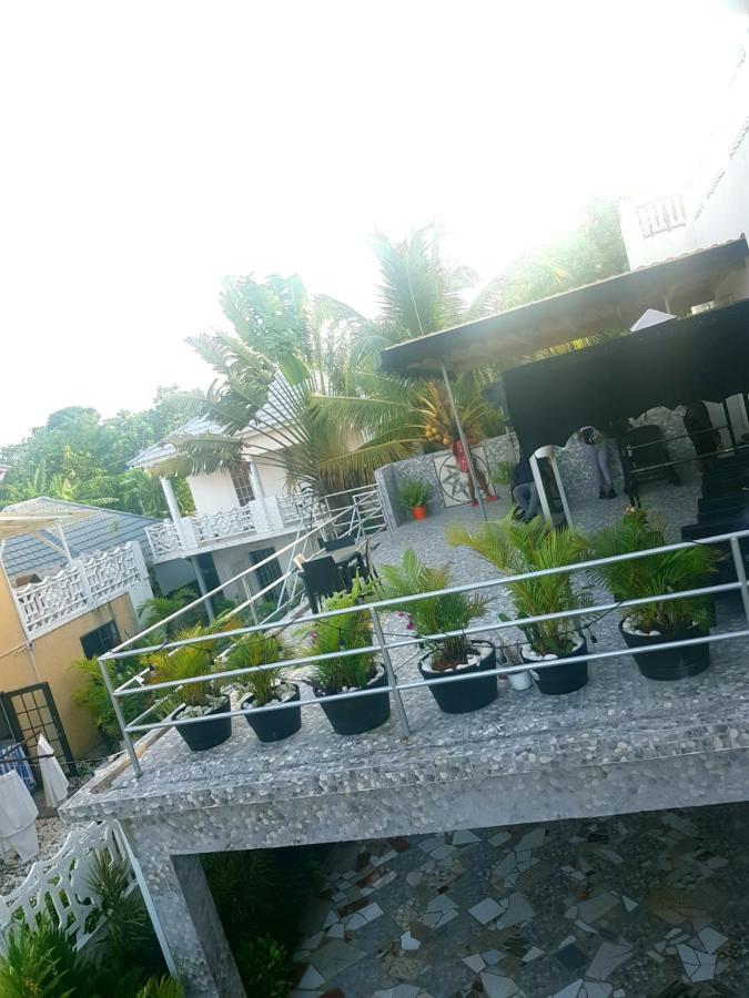 Little Savoy Guest House Runaway Bay Luaran gambar