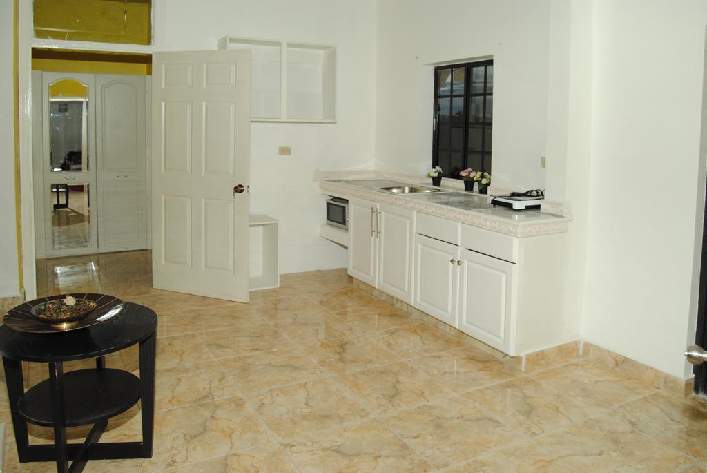 Little Savoy Guest House Runaway Bay Luaran gambar