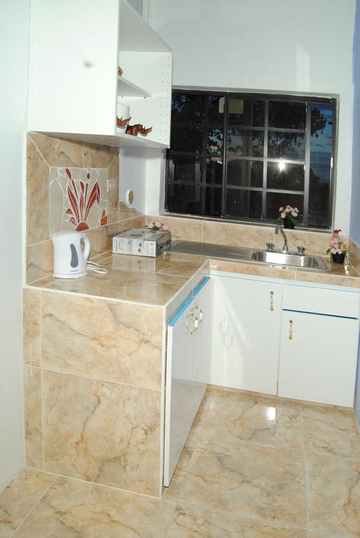 Little Savoy Guest House Runaway Bay Luaran gambar