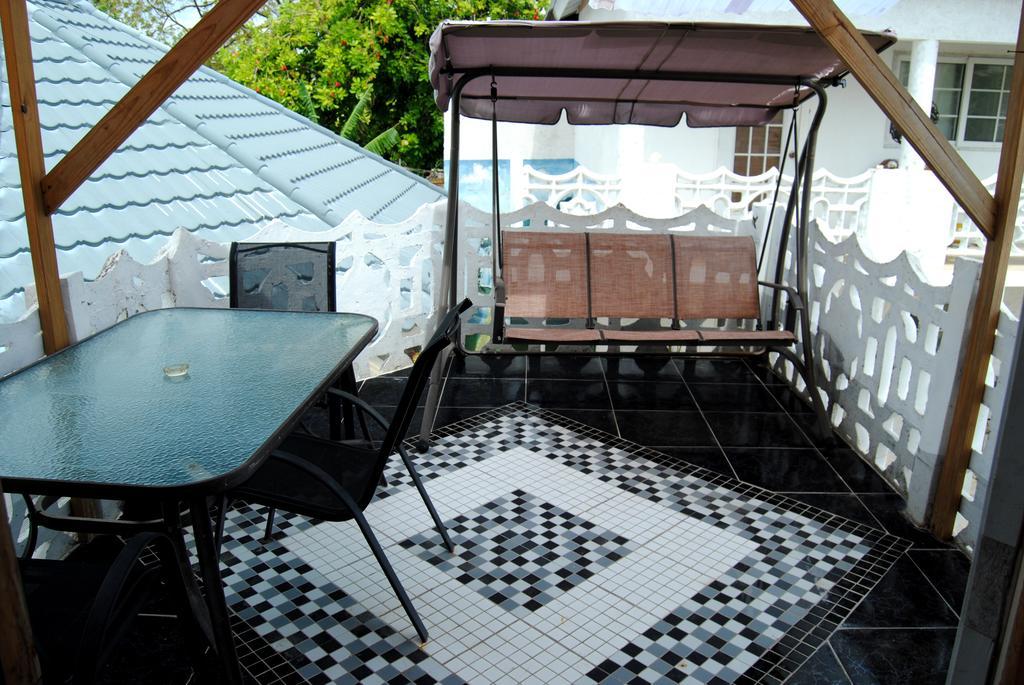 Little Savoy Guest House Runaway Bay Luaran gambar