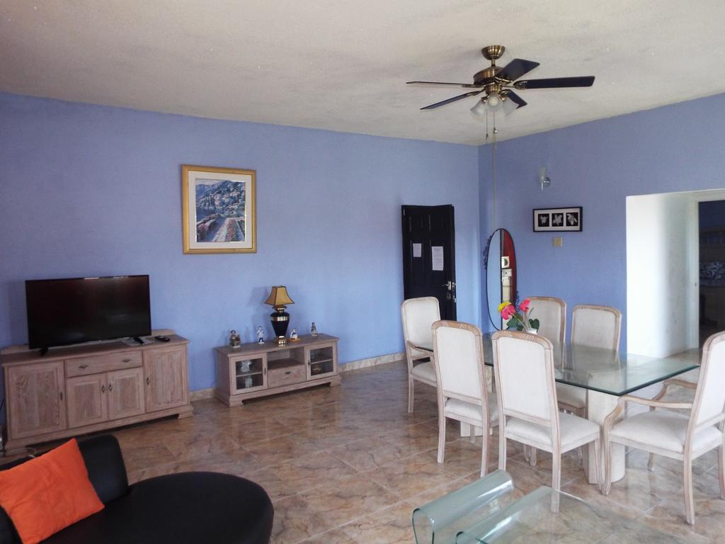 Little Savoy Guest House Runaway Bay Luaran gambar